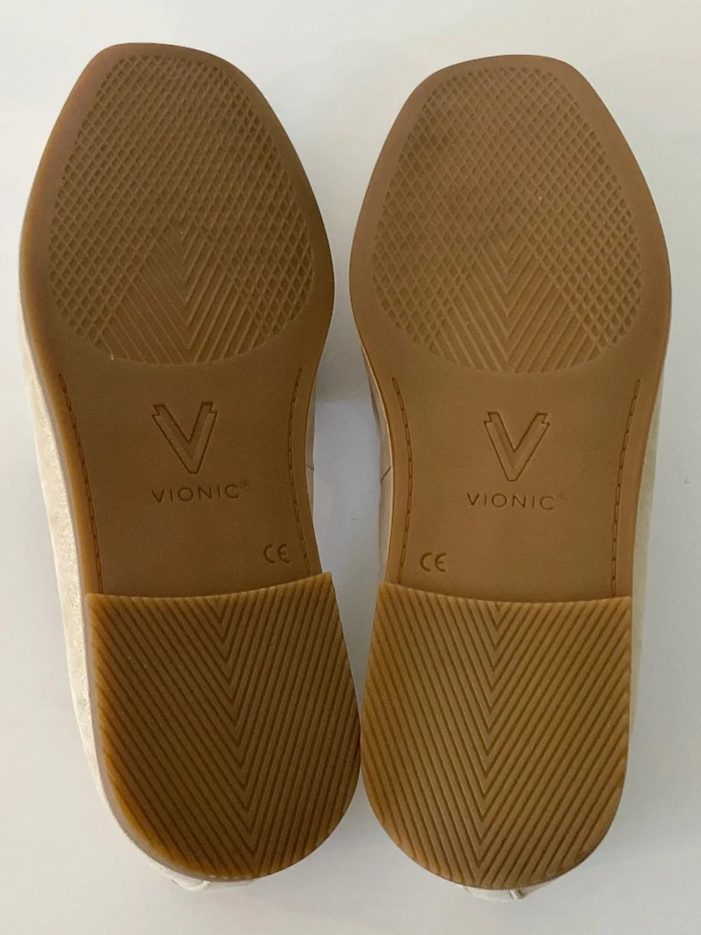 VIONIC Willa 2.0 Slip-On Leather Loafer in Shimmering Pale Gold Size 9